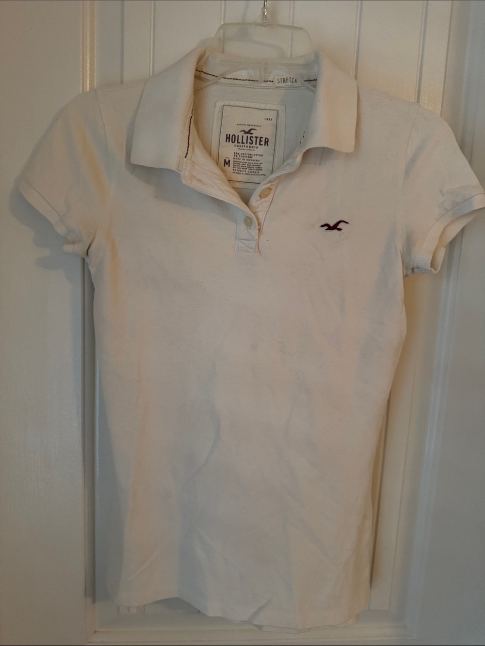 Hollister Women's White Polo Shirt with Burgundy Logo